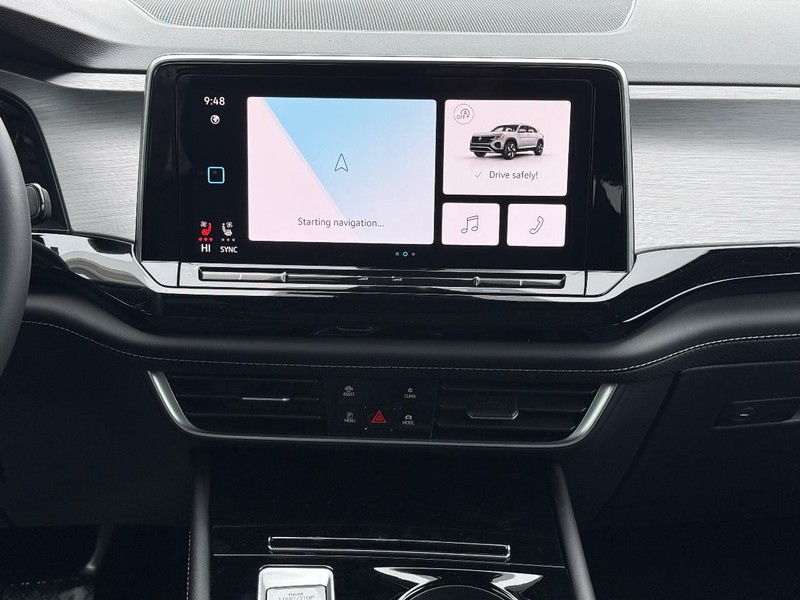 Volkswagen Atlas Cross Sport Vehicle Full-screen Gallery Image 7