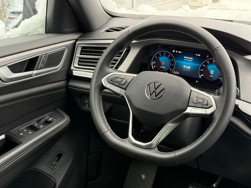 Volkswagen Atlas Cross Sport Vehicle Full-screen Gallery Image 9