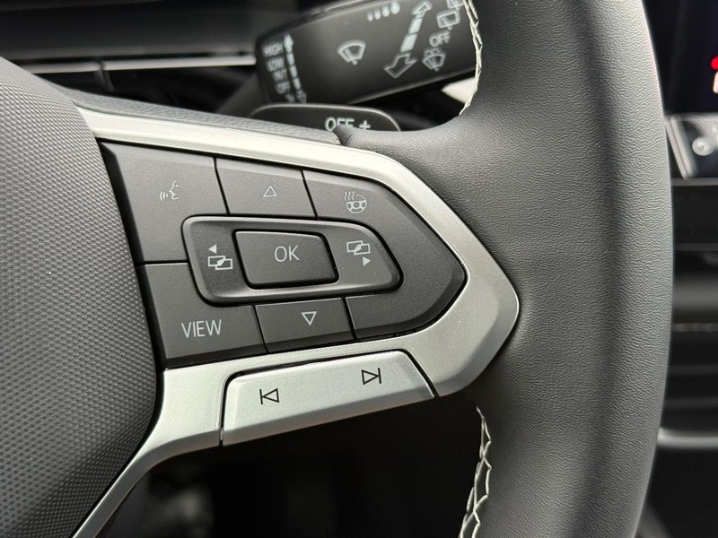 Volkswagen Atlas Cross Sport Vehicle Full-screen Gallery Image 12