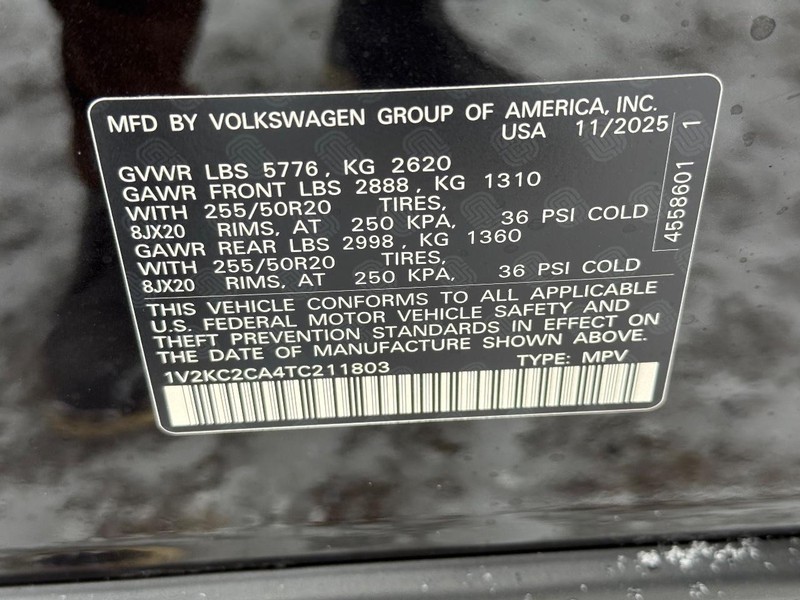 Volkswagen Atlas Cross Sport Vehicle Full-screen Gallery Image 17