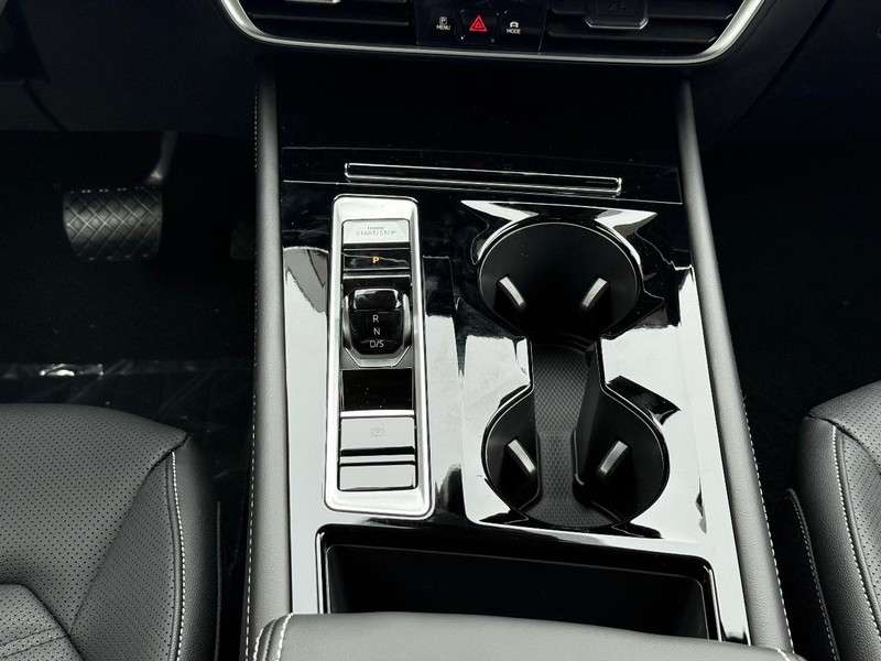 Volkswagen Atlas Vehicle Full-screen Gallery Image 9