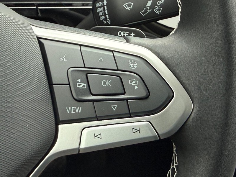 Volkswagen Atlas Vehicle Full-screen Gallery Image 12