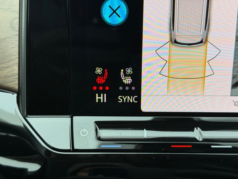 Volkswagen Atlas Vehicle Full-screen Gallery Image 14