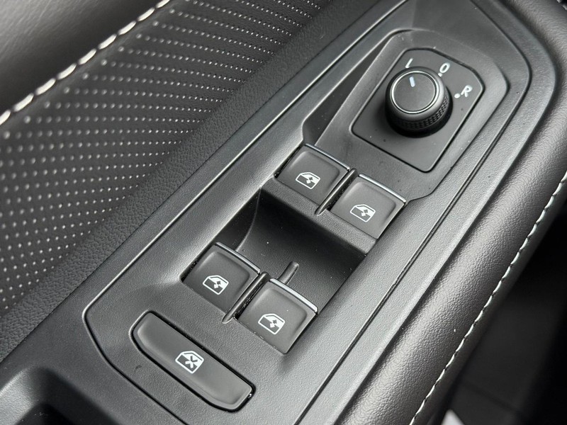 Volkswagen Atlas Vehicle Full-screen Gallery Image 15