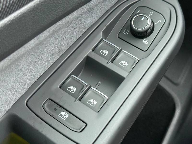 Volkswagen Golf R Vehicle Full-screen Gallery Image 14