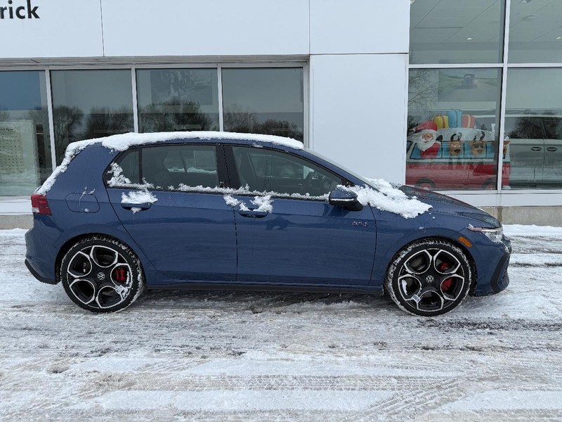 Volkswagen Golf GTI Vehicle Full-screen Gallery Image 2