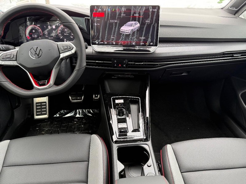 Volkswagen Golf GTI Vehicle Full-screen Gallery Image 6