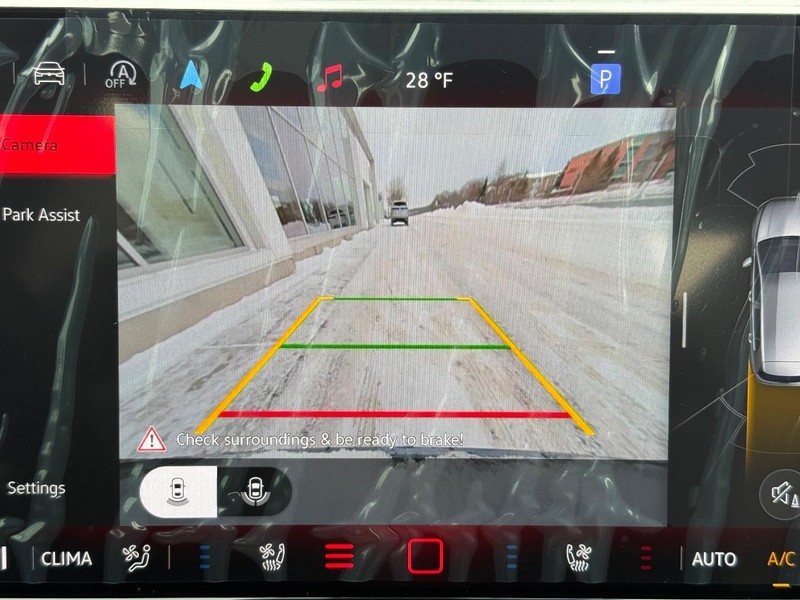 Volkswagen Golf GTI Vehicle Full-screen Gallery Image 11