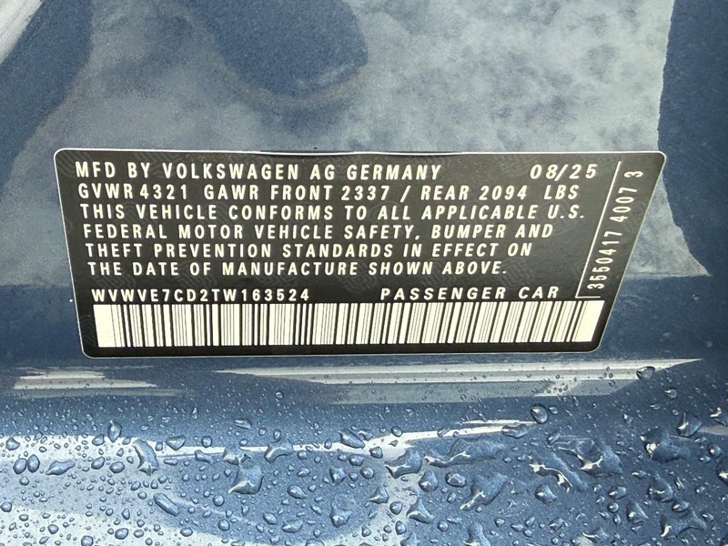 Volkswagen Golf GTI Vehicle Full-screen Gallery Image 15