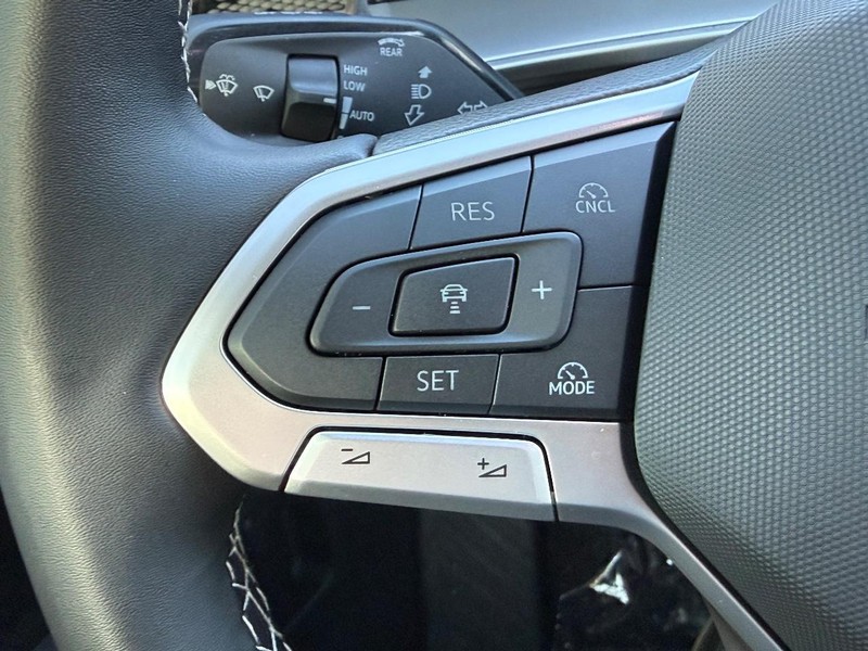 Volkswagen Tiguan Vehicle Full-screen Gallery Image 9