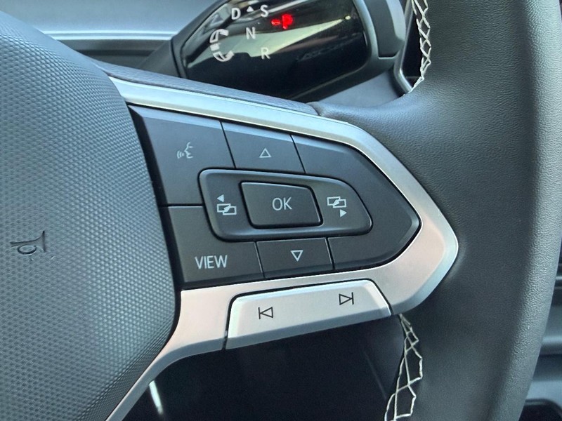 Volkswagen Tiguan Vehicle Full-screen Gallery Image 10