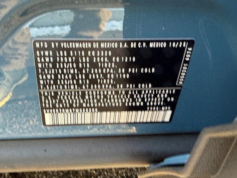 Volkswagen Tiguan Vehicle Full-screen Gallery Image 16