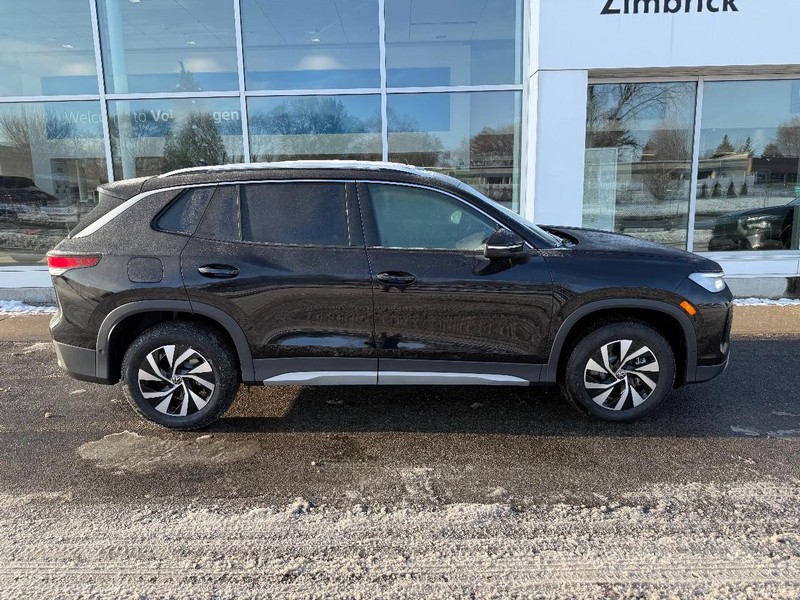 Volkswagen Tiguan Vehicle Full-screen Gallery Image 2