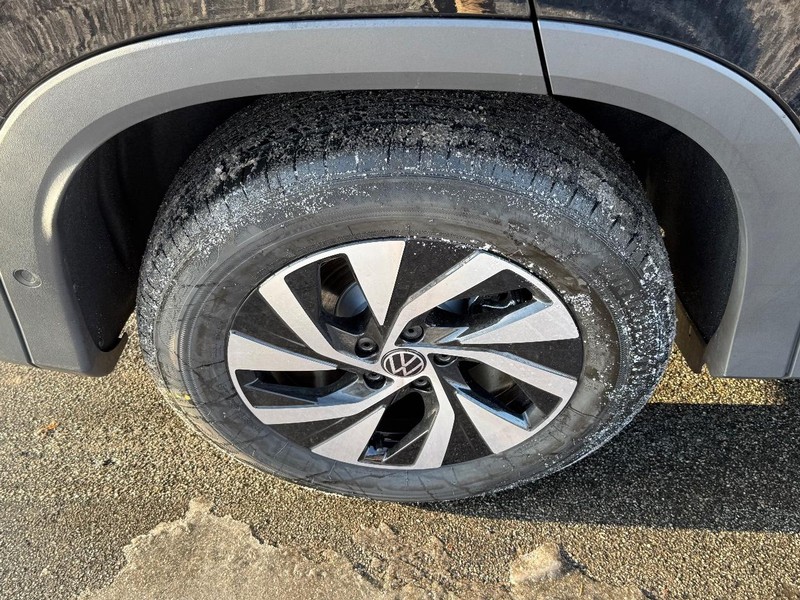 Volkswagen Tiguan Vehicle Full-screen Gallery Image 4