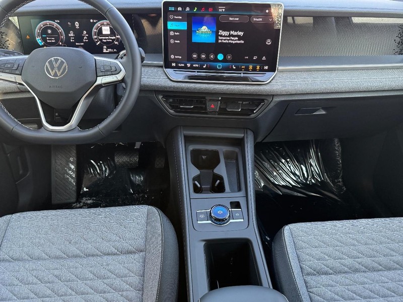 Volkswagen Tiguan Vehicle Full-screen Gallery Image 6