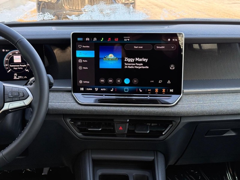 Volkswagen Tiguan Vehicle Full-screen Gallery Image 7