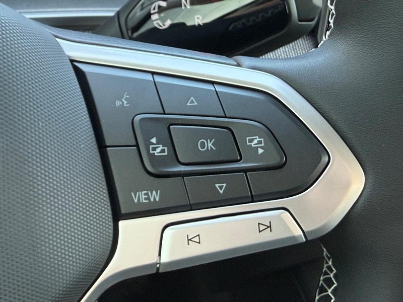 Volkswagen Tiguan Vehicle Full-screen Gallery Image 11