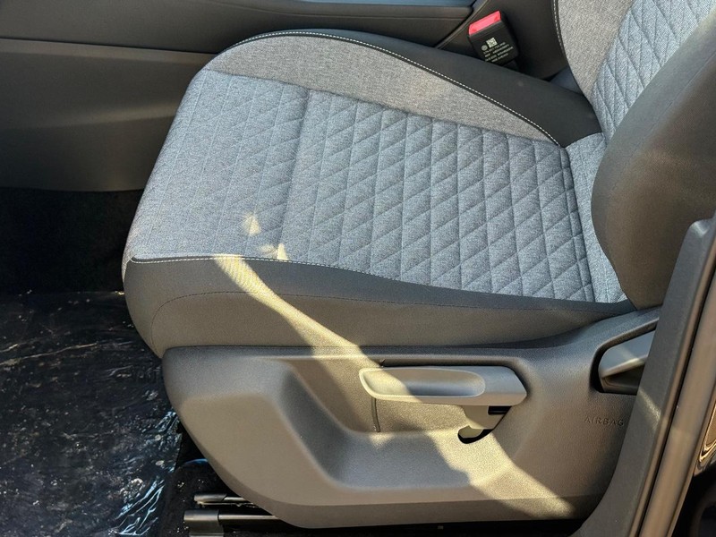 Volkswagen Tiguan Vehicle Full-screen Gallery Image 16