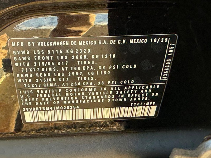 Volkswagen Tiguan Vehicle Full-screen Gallery Image 17