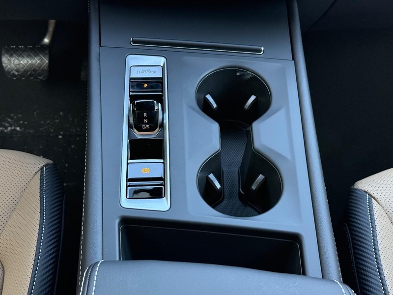 Volkswagen Atlas Cross Sport Vehicle Full-screen Gallery Image 8