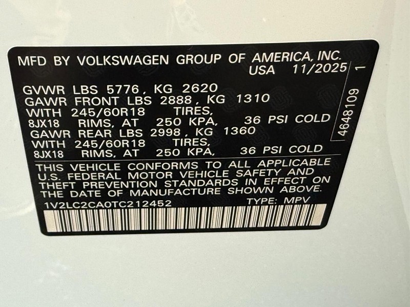 Volkswagen Atlas Cross Sport Vehicle Full-screen Gallery Image 17