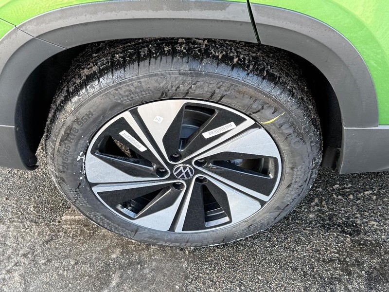 Volkswagen Taos Vehicle Full-screen Gallery Image 4