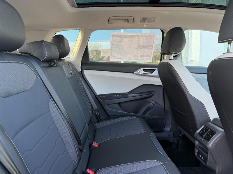 Volkswagen Taos Vehicle Full-screen Gallery Image 5