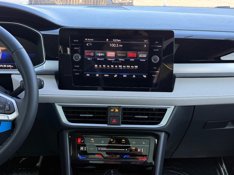 Volkswagen Taos Vehicle Full-screen Gallery Image 7