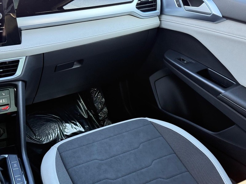 Volkswagen Taos Vehicle Full-screen Gallery Image 10