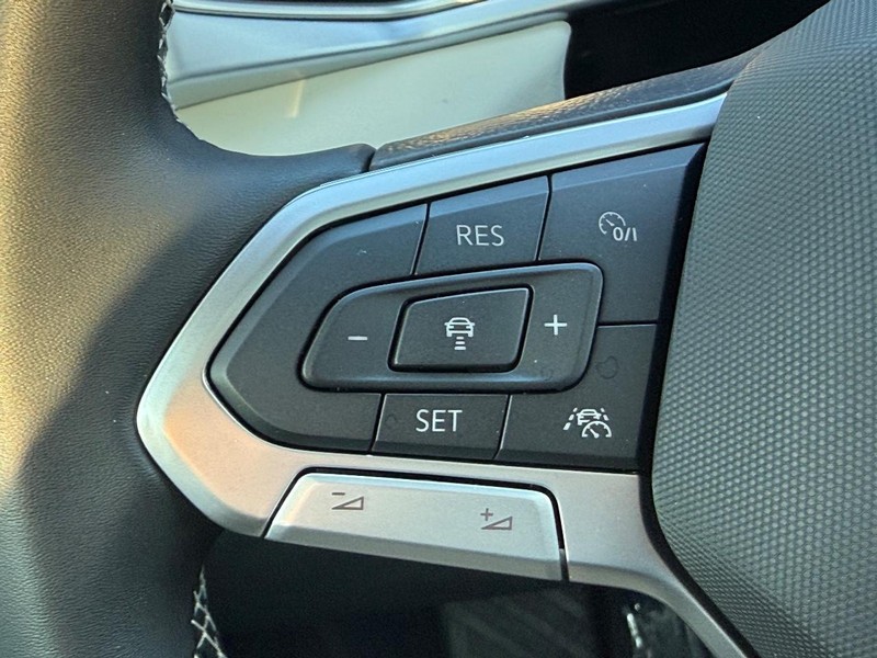 Volkswagen Taos Vehicle Full-screen Gallery Image 11