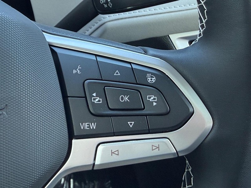 Volkswagen Taos Vehicle Full-screen Gallery Image 12