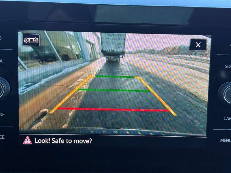 Volkswagen Taos Vehicle Full-screen Gallery Image 14