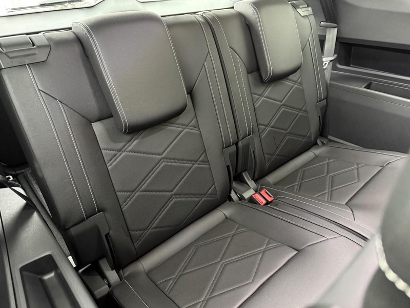 Volkswagen Atlas Vehicle Full-screen Gallery Image 5