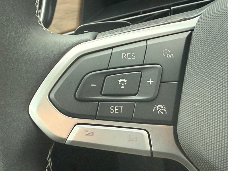 Volkswagen Atlas Vehicle Full-screen Gallery Image 11