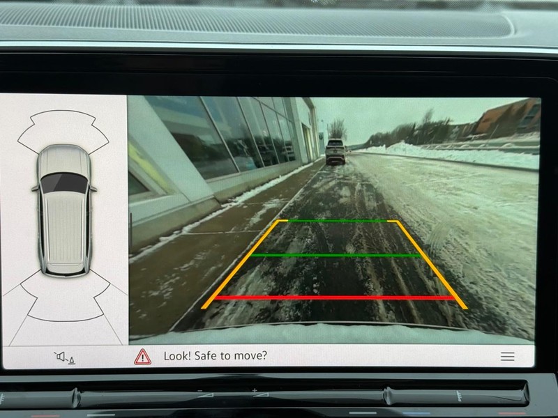 Volkswagen Atlas Vehicle Full-screen Gallery Image 13