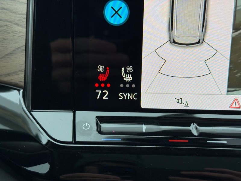 Volkswagen Atlas Vehicle Full-screen Gallery Image 14