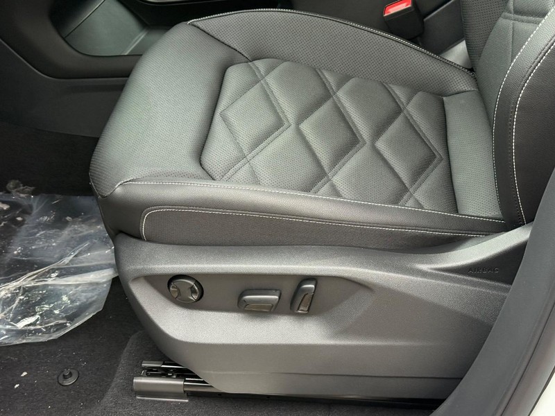 Volkswagen Atlas Vehicle Full-screen Gallery Image 16