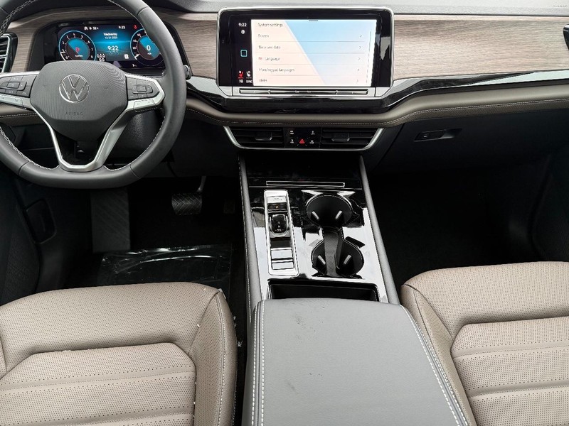 Volkswagen Atlas Vehicle Full-screen Gallery Image 6