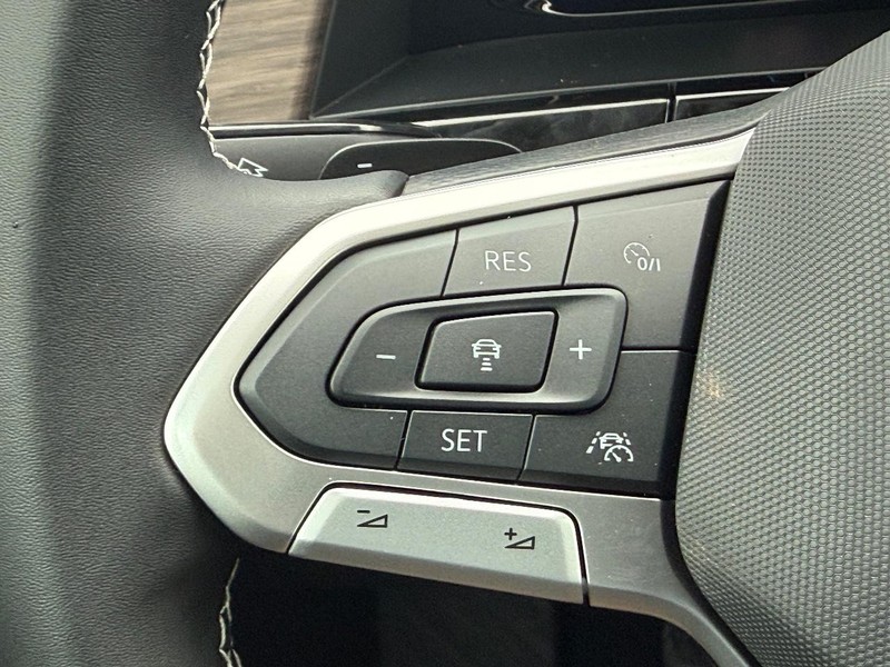 Volkswagen Atlas Vehicle Full-screen Gallery Image 11