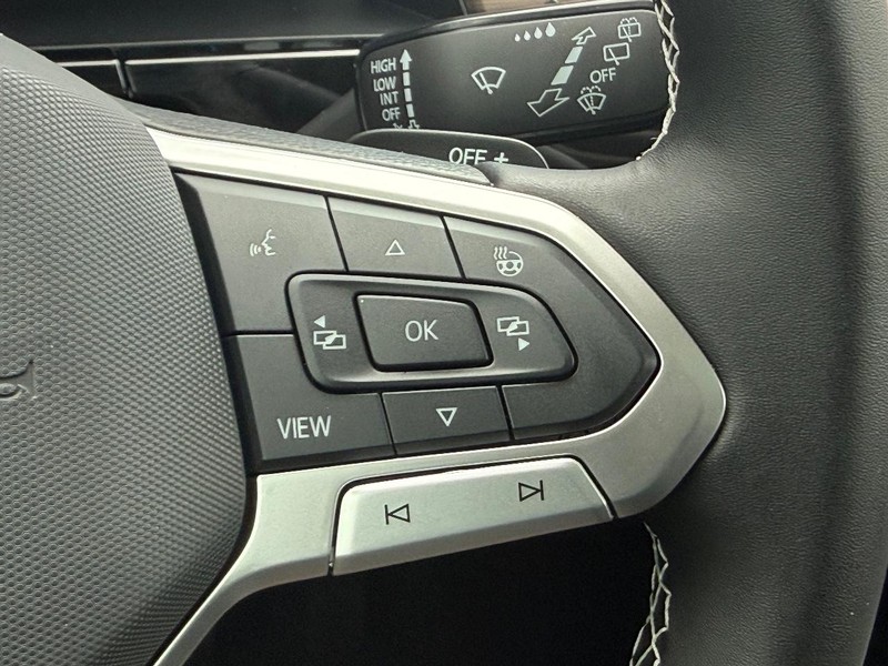 Volkswagen Atlas Vehicle Full-screen Gallery Image 12