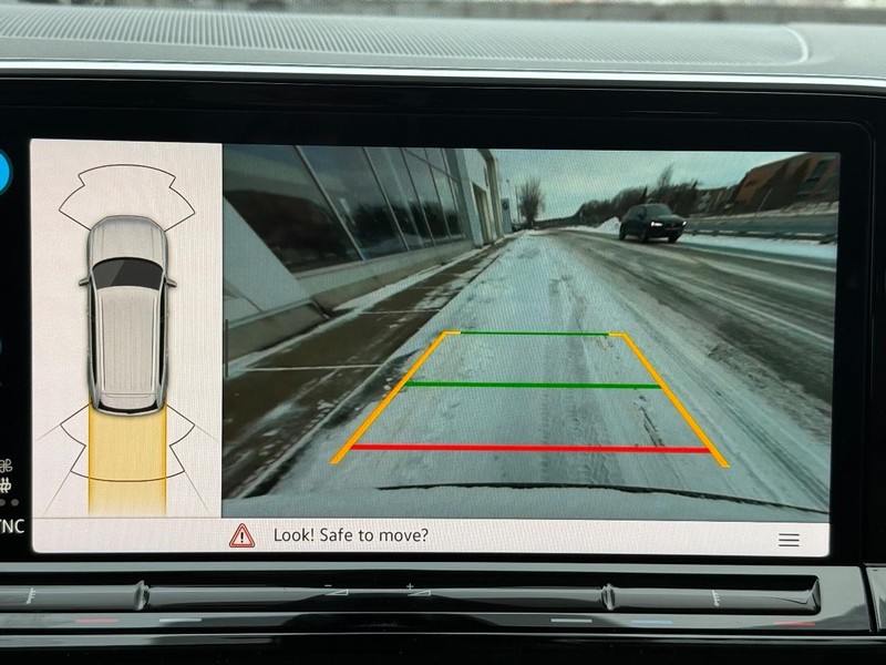 Volkswagen Atlas Vehicle Full-screen Gallery Image 13