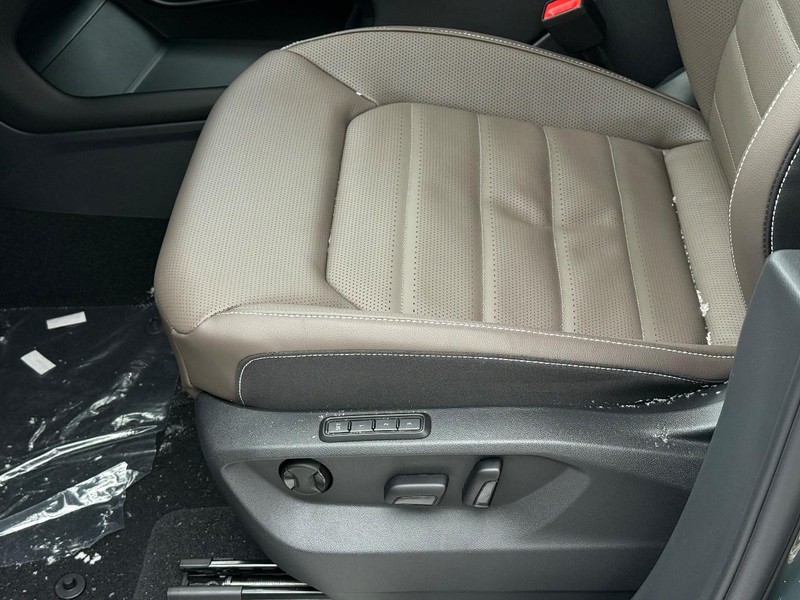 Volkswagen Atlas Vehicle Full-screen Gallery Image 16