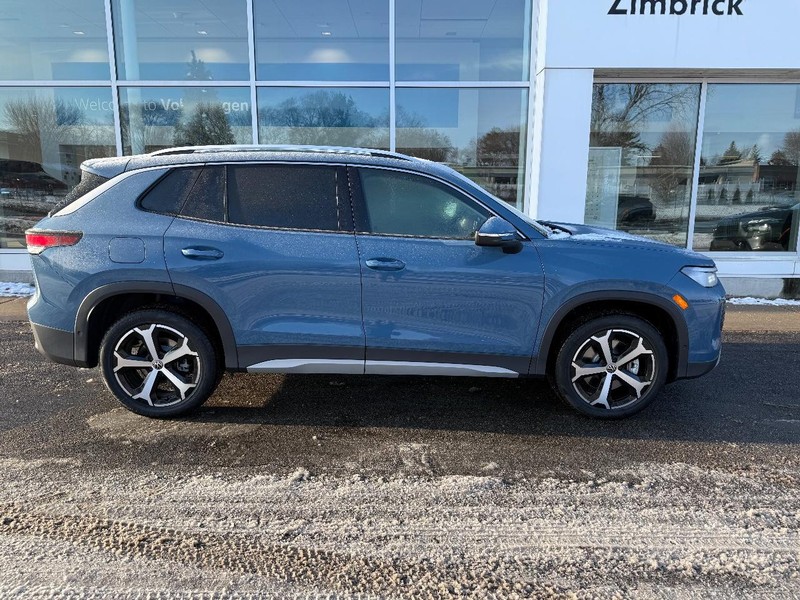 Volkswagen Tiguan Vehicle Full-screen Gallery Image 2