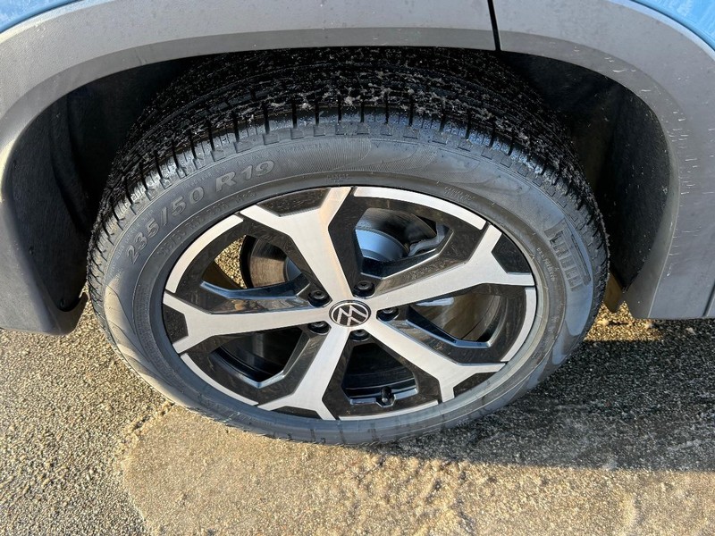 Volkswagen Tiguan Vehicle Full-screen Gallery Image 4