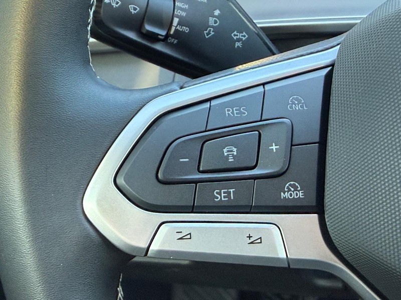 Volkswagen Tiguan Vehicle Full-screen Gallery Image 10