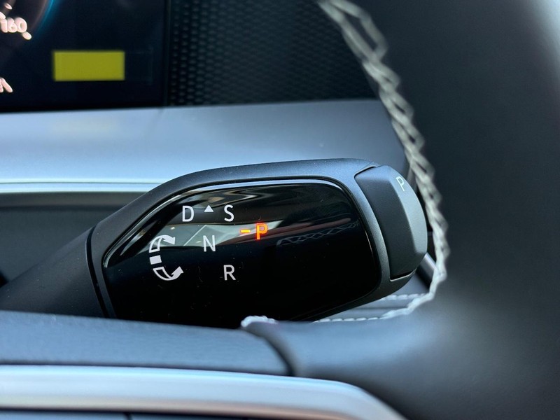 Volkswagen Tiguan Vehicle Full-screen Gallery Image 12