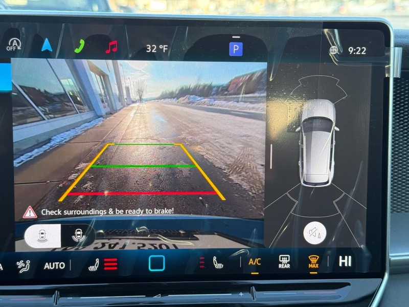 Volkswagen Tiguan Vehicle Full-screen Gallery Image 13