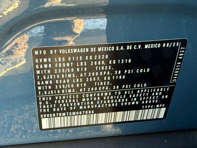 Volkswagen Tiguan Vehicle Full-screen Gallery Image 17