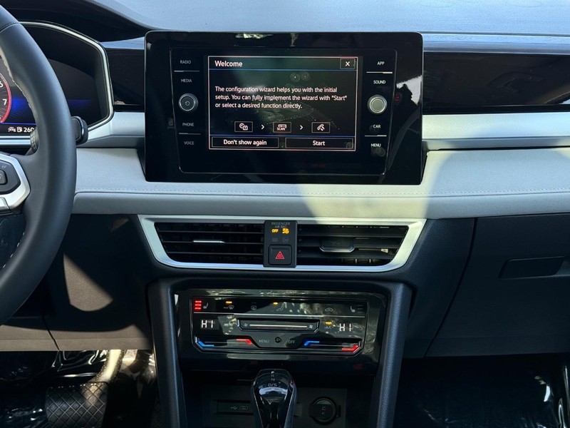 Volkswagen Taos Vehicle Full-screen Gallery Image 7