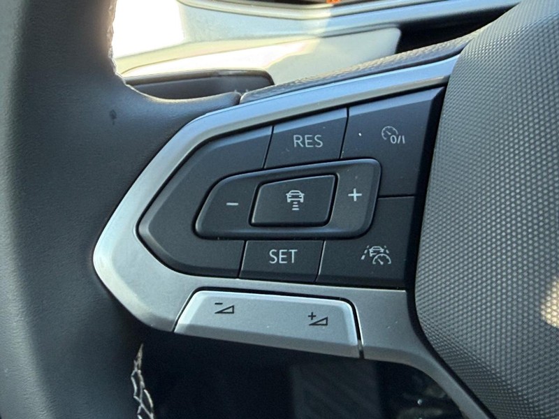 Volkswagen Taos Vehicle Full-screen Gallery Image 11